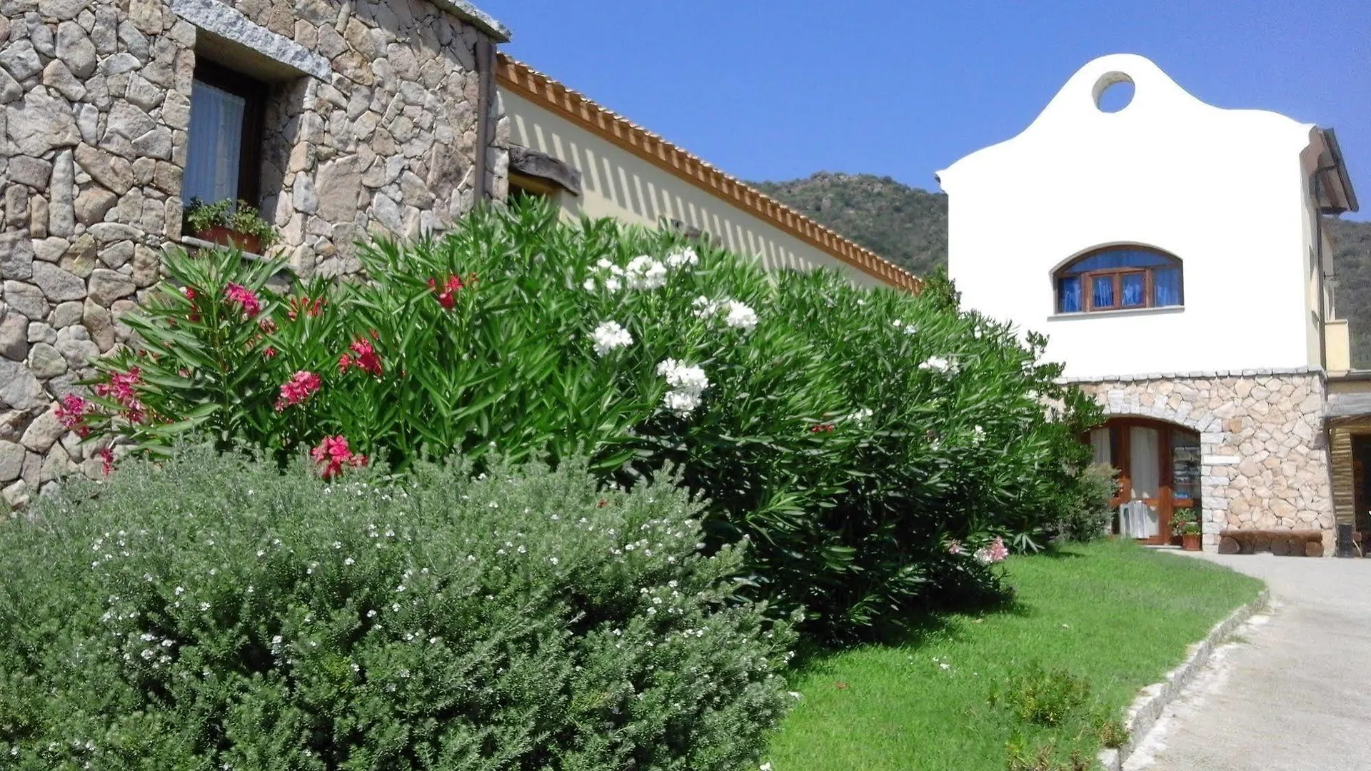 Hotel Cardedu 3*,